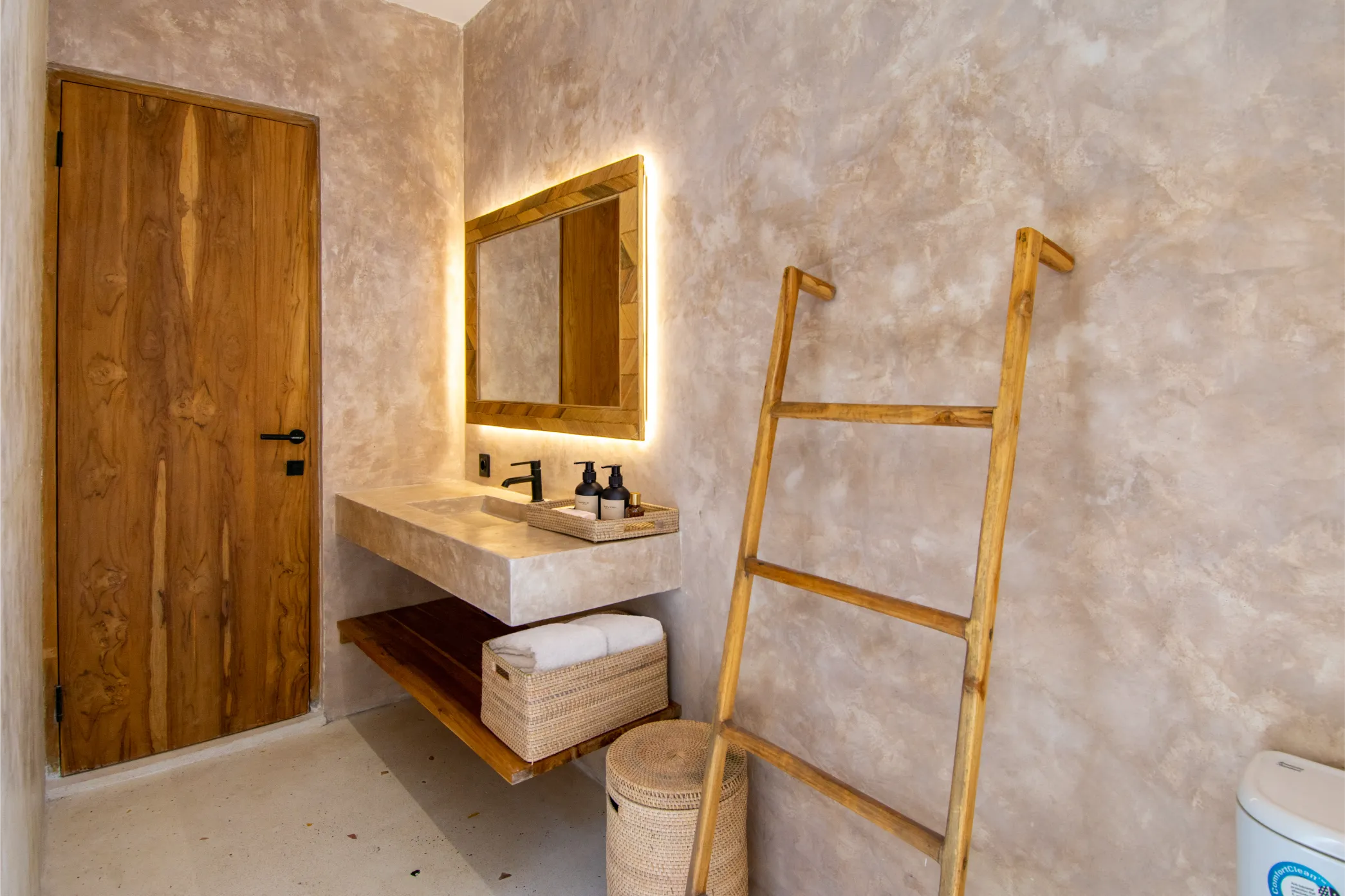 Deluxe Balocny With Ocean View-Bathroom