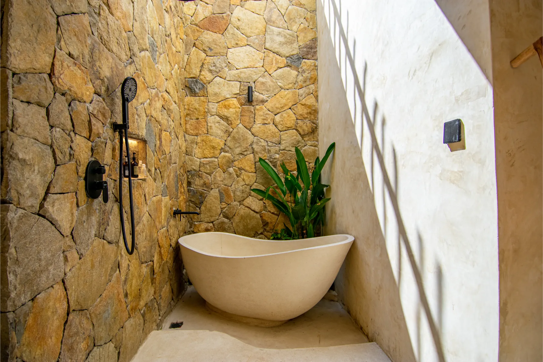 Deluxe-Hillside-Bath
