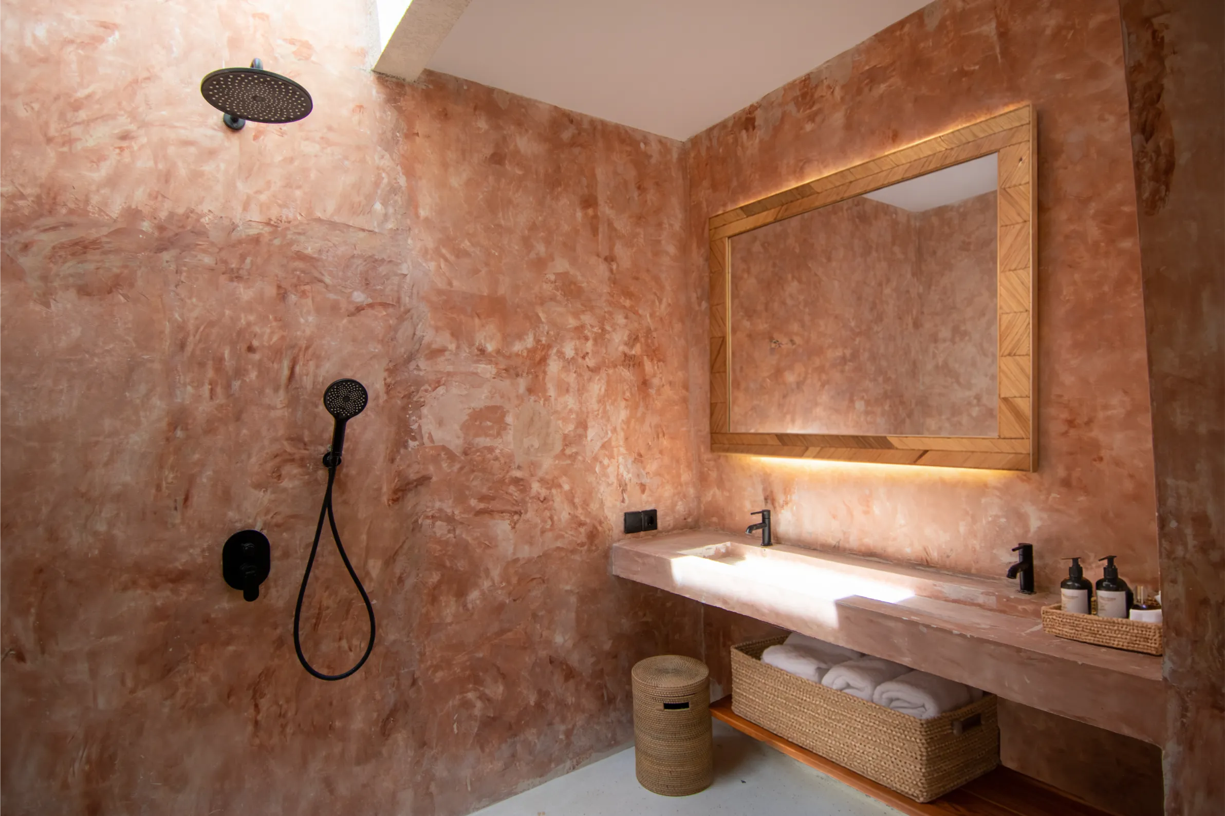 Executive-Deluxe-Bathroom