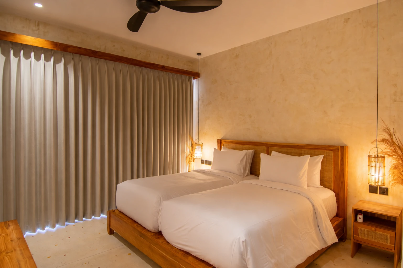 New Deluxe Balocny With Partial Ocean View 5