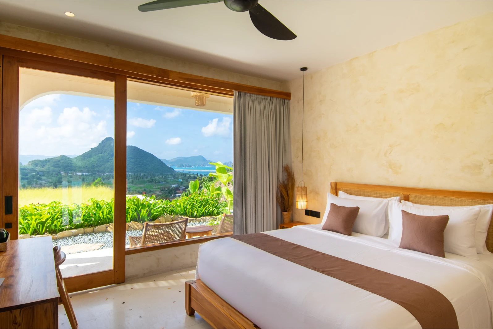 New Deluxe Hillside With Partial Ocean View 3